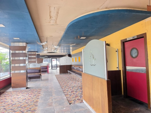 A 300 SQM Showroom For Rent in Hazmieh