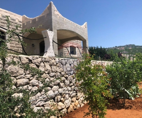 R9-3063 Villa for Sale in Ajaltoun – Keserwan فيلا للبيع في عجلتون كسروان (2,300 m² Land, Expansion Potential)