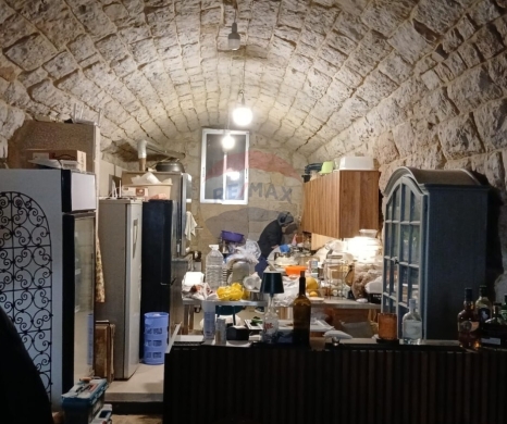 R9-3216 Old Lebanese House for Sale in Metn – Mar Elias Street بيت قديم تراثي للبيع في المتن