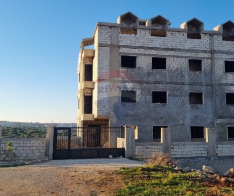 R9-3265 Full Building with Land for Sale in Nakhleh Koura مبنى كامل مع أرض للبيع في النخلة الكورة