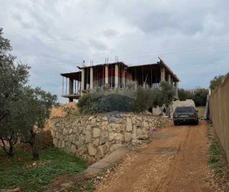 R9-3526 Land for Sale in Kfar Habou – Danniyeh, 1200 m², Zoning 40%أرض للبيع في كفر حبّو الضنية – 1200 م²، تصنيف بناء 40%