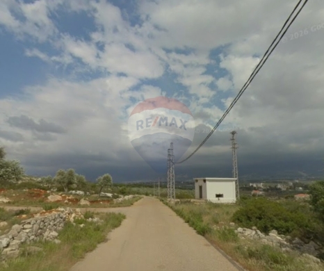 R9-3588 Land for Sale in Nakhleh – Koura, 1865 m², Villas Area, Zoning 20/40أرض للبيع في نخلة الكورة – 1865 م²، منطقة الفيلات، تصنيف بناء 20/40