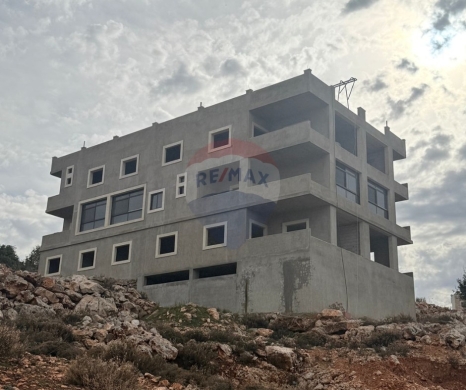 R9-3629 Land with Building for Sale in Izal – Danniyeh, 1000 m² Land + 330 m² Building أرض مع بناء للبيع في إيزال الضنية – 1000 م² أرض + 330 م² بناء
