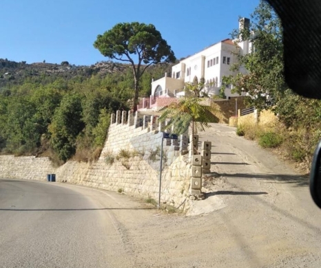 R9-3637 Commercial Land for Rent in Baabda – 1,100 m², Olive Trees, Panoramic View أرض تجارية للإيجار في بعبدا – 1,100 م²، أشجار زيتون، إطلالة جبلية