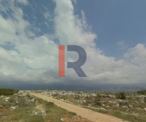 R9-3645 Land for Sale in Nakhleh – Koura, 1560 m² Residential, Villa Area, Zoning 20/40