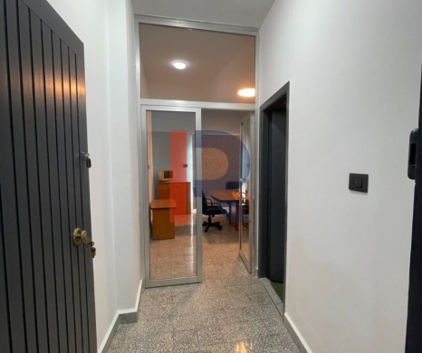 R9-3680 Office for Rent in Mina – Tripoli, Furnished, Renovated