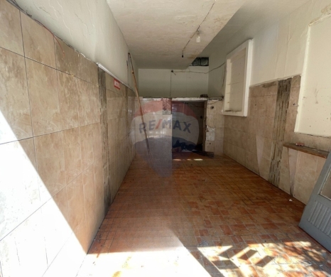 R9-3763 Storage for Sale in Azmi Street – Tripoli, 30 m², 2 Floors مخزن للبيع في شارع عزمي طرابلس – 30 م²، طابقان