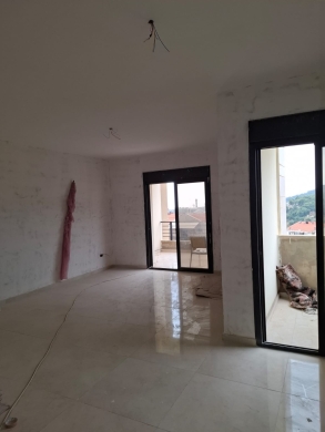 Apartments for sale in Ain el-Rihani - Apartment &amp; Roof For Sale in Ain El Rihani - Keserwan