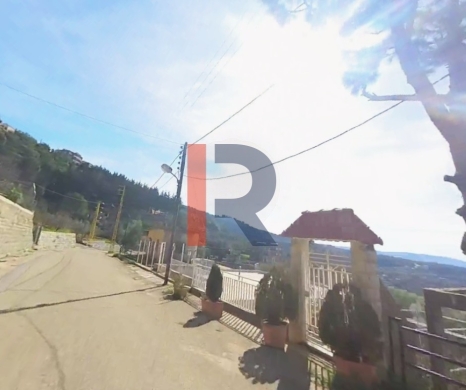 R9-3808 Land for Sale in Besrine – Aley, 3,000 m², Planted with Grapes and Fruits
