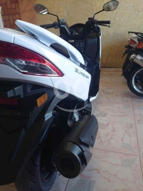 موتوسيكل و دراجات نارية ورباعية في البداوي - Suzuki burgman 400cc