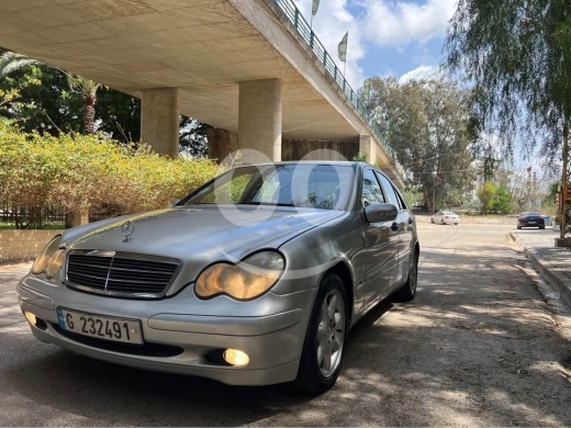 مرسيدس بنز في صيدا - Mercedes Benz C 200 model 2004