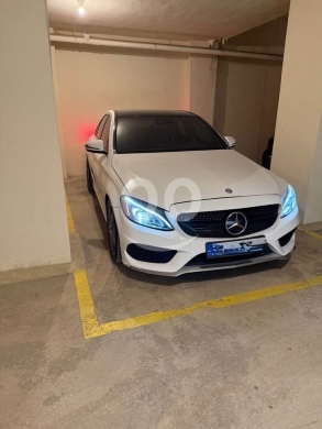 Mercedes-Benz dans Haret Hreik - C300 model 2016