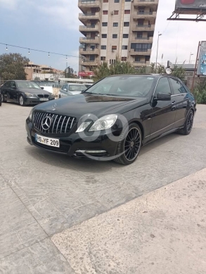 Mercedes-Benz dans Choueifat - Mercedes E 2011