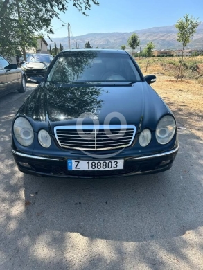 Mercedes-Benz dans Baalback - Mercedes E320 2005