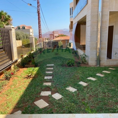 R9-1306 Land With An Apartment On It For Sale - Nakhle!
