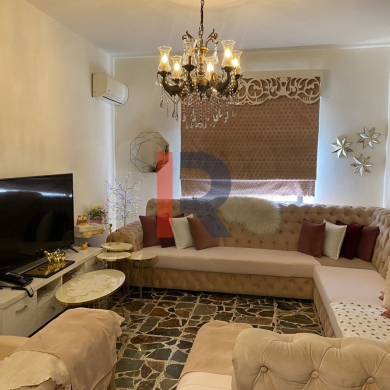 R9-1662 150 sqm Apartment for sale on a lively street !