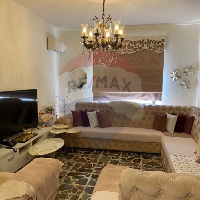 R9-1662 150 sqm Apartment for sale on a lively street !