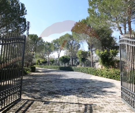 R9-2198 Villa 600m with land 3000m for sale in Batroumine - Koura