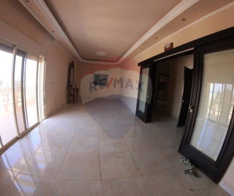 R9-2569 Villa for Sale in Btouratij – Koura