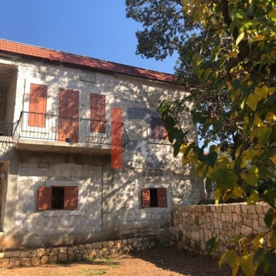 R9-138 Classic Lebanese house for sale in Dinniyeh