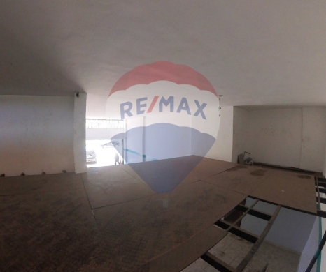 R9-2325 Showroom 300m² for Rent on Btouratij Main Road – Koura
