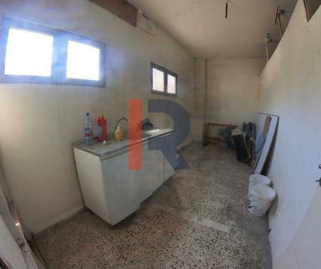 R9-2881 Showroom for Sale in Mina Tripoli – 1000 m² Commercial Space