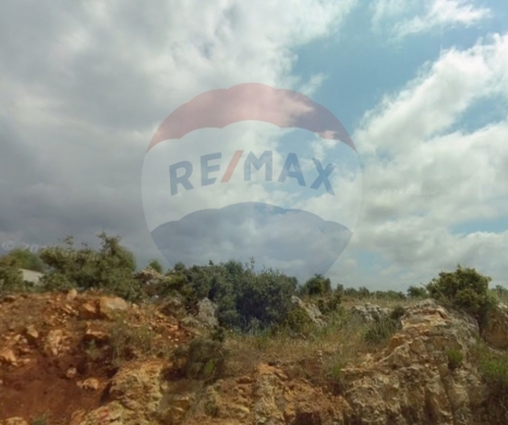 R9-2889 Land for Sale in Btouratij Koura – 600 m² Zoning 20/40 with Road & Utilities
