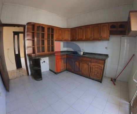 R9-2919 Apartment for Sale in Batroumine Koura – 140 m², 3 Bedrooms, Parking