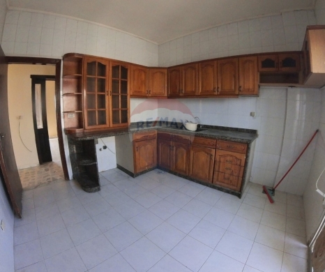 R9-2919 Apartment for Sale in Batroumine Koura – 140 m², 3 Bedrooms, Parking