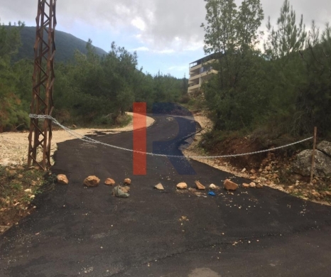 R9-2949 Land for Sale in Ayto Zgharta – 1,020 m² Residential with Road, Electricity & Water